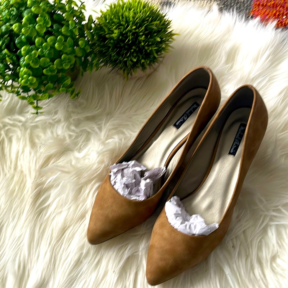 NWT Brand New - Michael Antonio - Size 11 - Dark Sand
